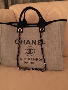 Chanel Canvas Bag, Gucci Art, Chanel Canvas, Purse Luxury, Chanel Tote Bag, Luxury Backpack, Chanel Tote, Luxury Purses