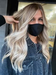 Best Blonde Hair Color For Blue Eyes, Blonde Hair 2023, Lived In Blonde Hair, Cosmo Hair, Dirty Blonde Hair With Highlights, Hair Colors For Blue Eyes, Light Ash Brown Hair, Blonde Brown Hair, Balayage Hair Blonde Long