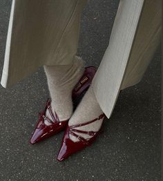 miu miu girl/ miu miu red shoes Miu Miu Heels, Autumn Essentials, Influencer Style, Mode Shoes, Denim On Denim, Elegant High Heels, Spring Fashion Outfits, Red Heels