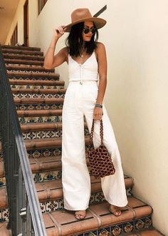 White Outfit Casual, Michelle Infusino, Edgy Fashion Chic, White Summer Outfits, Party Outfits For Women, Summer Closet, Older Women Fashion, Women Fashion Edgy, Boho Chic Outfits