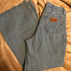 Wrangler Bell Bottoms, Brand New,Never Worn Western Jeans Womens, Ranching Life, Western Ootd, Cute Western Outfits, Levi Mom Jeans, Western Girl Outfits, Country Fits, Western Fits