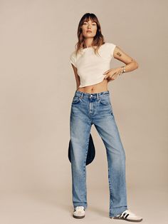 Fresh denim. Shop the Val 90s Mid Rise Straight Jeans from Reformation, a relaxed fitted jean with a mid rise and straight leg. Sustainable Denim, Quoi Porter, Stretch Denim Fabric, Long Jeans, French Women, Mid Rise Jeans, Mode Vintage, Denim Fabric, Jean Outfits