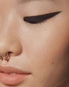 Vampy Lips, Makeup 2018, Perfect Eyeliner, Alternative Makeup, Fall Makeup, Photography Beautiful, Beautiful Style, Hello Gorgeous, Love Makeup