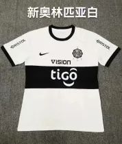 a white shirt with black and white stripes on the chest, which reads vision tigo