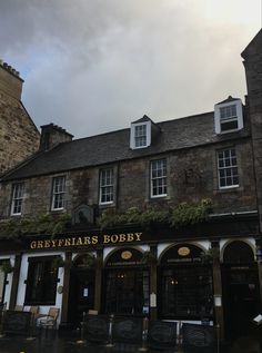 dark aesthetic Edinburgh Aesthetic Dark, Edinburgh Apartment, Edinburgh Aesthetic, Greyfriars Bobby, Edinburgh Scotland, Dream City, Favorite City, Dark Aesthetic, Edinburgh