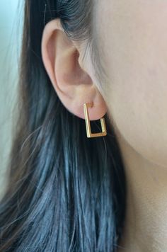 Gold Opened Square Hoop Earrings, Geometric Square Earrings, Thin 18k Gold Hoops, Simple Minimalistic Hoop Earrings, Classic Dainty Hoops ☾ For the Moon Lovers ☾ Handmade from Brazil Timeless, light & comfortable gold jewelry to wear all day, every day and forget they're even on your ear. Stunning piece to wear with layers, charms, or even by itself! ★ Details: Premium quality 18k Gold Filled Nickel & Lead Free Hypoallergenic ★ Measurements: Big Hoops: ☆Diameter: 15mm ☆Length: 15mm ☆Width: 2 mm Square Hoop Earrings, Earrings Classic, Gold Rings Fashion, Moon Lovers, Earrings Geometric, Square Stud, Geometric Jewelry, Big Earrings, Square Earrings