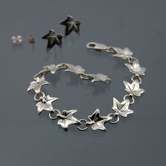 The strands of ivy leaves entwined on the gate post to our orchard inspired the creation of this beautiful and delicate Ivy Leaf bracelet made in 925 sterling silverThe bracelet is 7.5" long (19.4cm)In the earring section of our shop we have a beautiful pair of earrings to match this bracelet, click on this link to see matching earrings for this item. https://www.etsy.com/listing/247797488/ivy-leaf-stud-earring-in-925-sterling?ref=related-6Or dangles:  Eachttps://www.etsy.com/your/shops/LaGrange Silver Leaf Bracelet, Art Clay Silver, Linked Bracelet, Gate Post, Elven Jewelry, Ivy Leaves, Metalsmithing Jewelry, Leaf Bracelet, Ivy Leaf