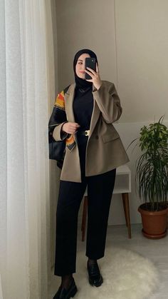 Professional Outfits Hijab, Smart Casual Hijabi Outfits, Blazer Modest Outfits, Corporate Hijab Work Outfits, Loafers Hijab Outfit, Smart Casual Women Hijab, Blazer Outfits For Women Hijab, Classy Hijabi Outfits, Outfit Ideas For Muslim Women