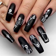 Are you looking for cute fall nails that you can recreate in the salon? If so, you need to see this post! Black Halloween Nails, Nail Art Halloween, Halloween Manicure, Halloween Acrylic Nails, Halloween Nail Designs, Trendy Nail Design