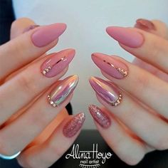 Soft Pink Nails, Glitter Champagne, Nude Nail, Nude Nail Designs, Champagne Pink, Nails Design With Rhinestones, Black Minimalist, Almond Shape Nails, Super Nails