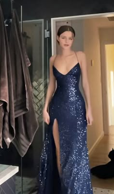 Blue Sequin Prom Dress, Prom Dress Inspo, Spaghetti Strap Prom Dress, Sequin Prom Dress, Looks Party, Evening Gowns Elegant, Sequin Prom Dresses