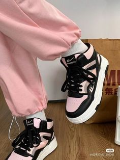 Custom Sneakers Diy, How To Tie Shoes, White Nike Shoes, Preppy Shoes, Shoes Heels Classy, Kawaii Shoes, Clothes Korean Style