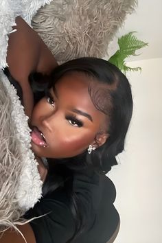 Pretty Makeup Looks For Prom, Makeup Inspiration Black Women, Makeup Inspo Black Women, Brown Skin Baddie, Dark Skin Makeup Looks, Pretty Melanin, Black Women Makeup Tutorial, Pretty Dark Skin, Soft Makeup Looks