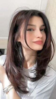 Trending Hairstyles Long Hair, Asian Haircuts Long, Layer Oval Haircut Medium, Layer Cut For Short Hair Shoulder Length, Front Hair Ideas, Spanish Haircut, Unstyled Layers, Front Face Framing Layers, Oval Layered Haircut