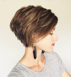 Messy, Layered Short Bob Hair Cut Messy Bob Haircut, Stacked Bob Hairstyles, Girls Short Haircuts, Long Pixie, Girl Haircuts, Short Bob Haircuts, Blonde Bobs, Girl Short Hair