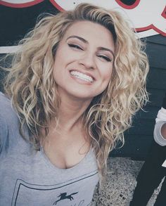 tori Kelly Medium Length Curly Hair, Wavy Hairstyles Medium, Medium Curly, Medium Curly Hair Styles, Curly Hair Cuts, Short Curly Hair, Long Curly Hair, Curly Hairstyle