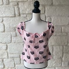 Collectif Sasha Cat Mainline Tee Shirt Size: 2xl / Uk18 Length: 15” Width: 19” ( Measurements Taken Flat From Pit To Pit) Condition: New W/ Tags Pink Hello Kitty Cotton Top, Trendy Cat Print Summer Tops, Trendy Cat Print Tops For Summer, Trendy Summer Tops With Cat Print, Fitted Black Hello Kitty Print Top, Fitted Black Top With Hello Kitty Print, Trendy Fitted Tops With Hello Kitty Print, Fitted Black Hello Kitty Top, Fitted Cat Print T-shirt For Spring