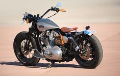 a motorcycle is parked on the pavement in front of a building