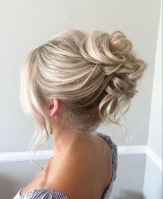 Prom Updos Medium Hair, High Wedding Hair Updo, Hair Updos Blonde, Mid Updo Wedding Hair, Debs Hairstyles Updo, Debs Hair Updo, Loose Curled Updo, High Bun Updo Prom, Prom Hairstyles High Updos