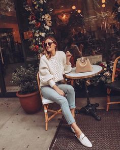 Cream cable knit sweater with light wash skinny jeans and white #Gucci mule loafers outfit - Charlotte Bridgeman Brixton Outfit, Loafers Outfit Winter, White Mules Outfit, White Loafers Outfit, Gucci Loafers Outfit, Loafers With Jeans, Loafers Outfit Women, Gucci Brixton, Mule Shoes Outfit