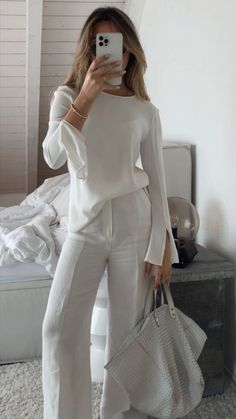 Spring Fit Inspo 2024, Neat Outfits Classy, Untucked Shirt Outfit Women, White House Outfit, Old Money White Outfit, Old Money Outfits Spring, Old Money Outfits Dress, Outfit Blanc, Old Money Spring Outfits