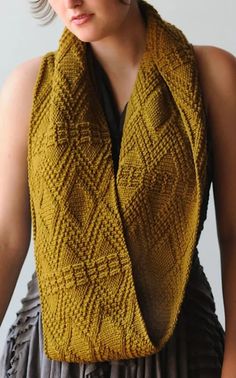 a woman wearing a knitted scarf with the text easy knitting pattern reversible avery cowl