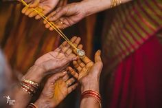 South Indian Mangalsutra Designs Bridal Photography Poses, Black Beaded Jewelry, Indian Bridal Outfits