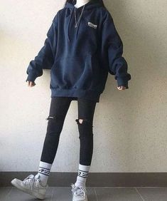 Spring Outfits For School, Spring School, Fest Outfits, Fall Outfits For School, Skater Girl Outfits, Skater Girl, Streetwear Mode, Joggers Outfit, Edgy Outfits