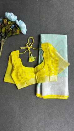 Kota Doria Saree, Sarees For Girls, Kota Silk Saree, Choli Blouse, Cotton Sarees Online, Patterned Blouse, Blouse Designs Silk, Yellow Saree, Elegant Blouse Designs