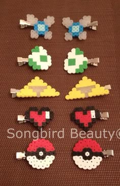 several different types of nintendo hair clips