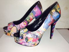 Custom Made Alice In Wonderland Shoes Hoco Shoes High Heels, Madeira Flowers, Pretty Shoes High Heels, Disney Heels, Painted Heels, Comic Book Shoes, Diy Footwear, Cartoon Items, Prom Shoes High Heels