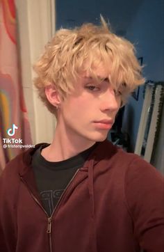 Bleached Hair Men, Blonde Dye, Dyed Hair Men, Straight Hair Cuts, Dyed Blonde Hair, Hair Inspiration Short, Shot Hair Styles, Curly Hair Men, Short Blonde Hair