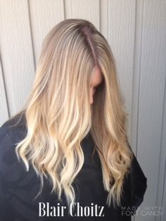 blonde, long hair, middle part, loose curls, highlights, balayage, foilage Middle Part Loose Curls, Long Hair Middle Part, Curls Highlights, Red Bob Hair, Balayage Hair Copper, Hair Middle Part, Blonde Long Hair, Highlights Balayage, Balayage Hair Blonde