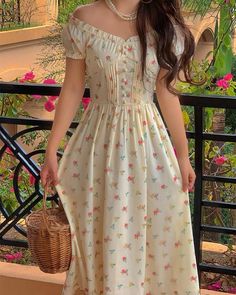 Modestia; Moda Evangélica; Moda Cristã; Garotas Cristãs Vestidos Lindos Aesthetic, Cotton Night Dress, Simple Frock Design, Frock Fashion, Beautiful Maxi Dresses, Frock For Women, Chiffon Fashion, Girly Dresses, Frock Design