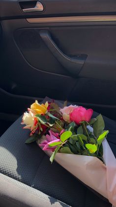 a bunch of flowers sitting in the back seat of a car