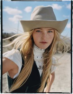 Jean Campbell, Matteo Montanari, Fashion Photography Editorial Vogue, Editorial Vogue, Iconic Beauty, Photography Hair, Photography Editorial, Vogue China