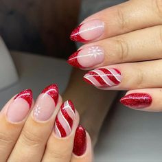 Celebrate the season with our Handmade Candy Cane Snowflake Christmas Press On Nails! These glittery red, reusable nails feature festive candy cane and snowflake designs, perfect for a custom holiday look. Easy to apply in both short and long styles!📦 What comes with your press on nail kit? 10 nails of your size 24 adhesive tabs 1 nail file 1 cuticle stick Instructions on how to apply and remove them. Finding Your Size:Check out our sizing chart or Visit our sizing tutorial here: Sizing Directi Red Fingernails, Cutesy Nails, Christmas Press On Nails, Nail Art Noel, Red Christmas Nails, Handmade Candy, Holiday Nail Designs, Cute Christmas Nails