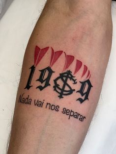 a man with a tattoo on his arm that says nadda vairos separ