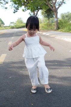 White Linen Jumpsuit, Toddler Jumpsuit, Baby Overalls, Baby Dress Design, Summer Outfits Kids, Kids Designer Dresses, Kids Fashion Dress