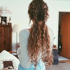 20 peinados para el pelo rizado. Brazilian Curly Hair, Curly Hair Wig, Curly Hair Women, Short Curly Hair, Long Curly Hair, Curly Hairstyles, Long Curly, Curly Hairstyle