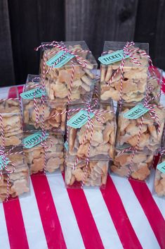 a table topped with lots of small clear boxes filled with cookies