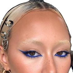 Blue Eyeliner Makeup, Maquillage On Fleek, Blue Liner, Rave Makeup, Blue Eyeliner, Star Makeup, Edgy Makeup, Creative Eye Makeup, Eye Makeup Art