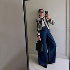 Wide Dark Blue Jeans Outfit, Wide Pants Jeans, Dark Blue Pants Outfit, Blue Jeans Outfit Winter, Wide Jeans Outfit, Dark Blue Jeans Outfit, Dark Jeans Outfit, Outfits For Italy, Clueless Closet