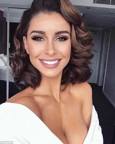 Ellie Gonsalves, 50s Hairstyles, Daily Makeup Routine, Prom Hairstyles For Short Hair, Wedding Makeup Looks, Short Wedding Hair, Penteado Cabelo Curto, Wedding Hairstyles Updo, Daily Makeup