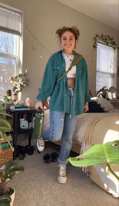 Gronola Girl Aesthetic Outfits, Midwestern Grunge Outfit, Indie Outfits Spring, Bluegrass Aesthetic Outfit, Noah Kahan Concert Outfit Winter, Folk Concert Outfit Winter, Granola Girl Concert Outfit, Cordory Jacket Outfit, Casual Thrifted Outfits