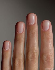 Soap Nails Are The New Low-Maintenance Manicure of 2024 - Bangstyle - House of Hair Inspiration Short Nail Beds, Soap Nails, Natural Nails Manicure, New Nail Trends, Milky Nails, Nice Nails, Finger Nails, Dope Makeup, Beauty Tricks