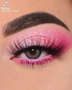 Pink And Red Eyeshadow Looks, Pink Eyeshadow Ideas, Makeup Neon, Eye Makeup Glitter, Iconic Makeup, Pink Eyeshadow Look, Sparkly Eyeshadow, Under Eye Makeup