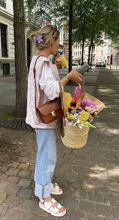 Tin Vcb, Earth's Rotation, Instagram Advertisement, Market Aesthetic, My Essentials, Birkenstock Outfit, Aesthetic Photoshoot, Nashville Outfits, February 2023