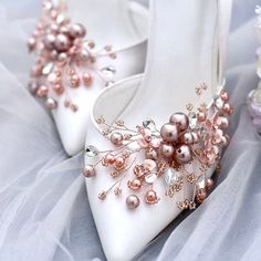 Wedding Accessories - Pearl and Crystal Rose Gold Bridal Shoe Clips Diy Heels Makeover, Shoes Clips, Gold Bridal Shoes, Pearls And Flowers, Diy Heels, Gold Shoe, Rose Gold Shoes, Bridal Shoe, Pearl Shoes