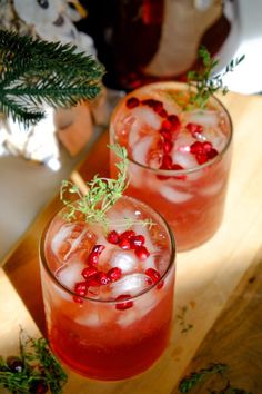 A List of Cocktails To Serve This Thanksgiving - The Southern Millennial Thyme Simple Syrup, Pure Cranberry Juice, Batch Cocktail Recipe, After Dinner Cocktails, Basic Cocktails, Pear Cocktails, Breakfast Cocktails, Mimosa Recipe, Fall Cocktail